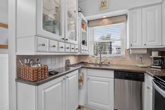 298 SE 6th Avenue 9, Pompano Beach, FL 33060