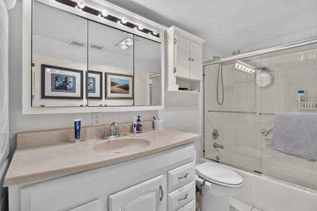 298 SE 6th Avenue 9, Pompano Beach, FL 33060