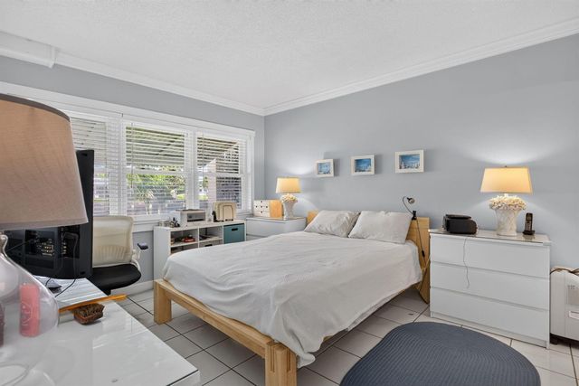 298 SE 6th Avenue 9, Pompano Beach, FL 33060