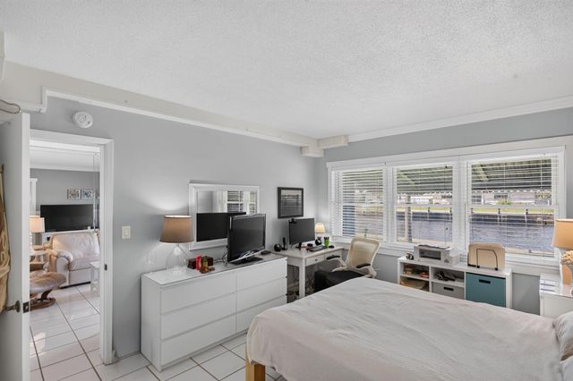 298 SE 6th Avenue 9, Pompano Beach, FL 33060