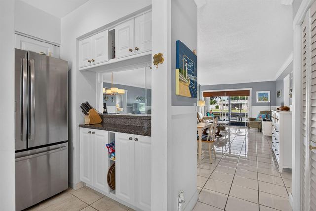 298 SE 6th Avenue 9, Pompano Beach, FL 33060