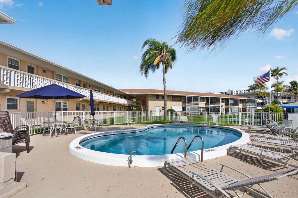 298 SE 6th Avenue 9, Pompano Beach, FL 33060