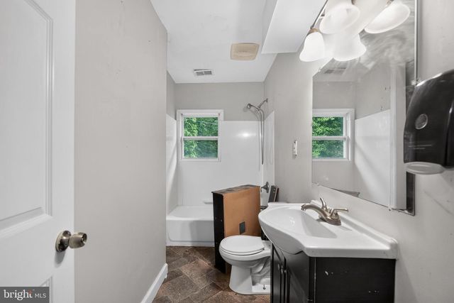 13 BEACON HILL RD, Baltimore, MD 21207