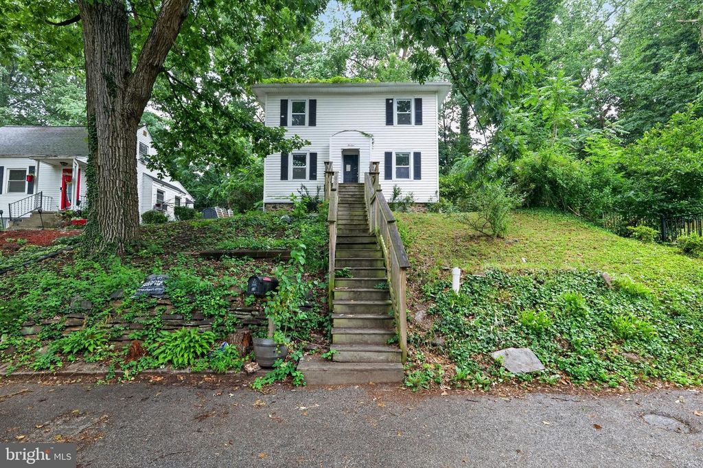 13 BEACON HILL RD, Baltimore, MD 21207