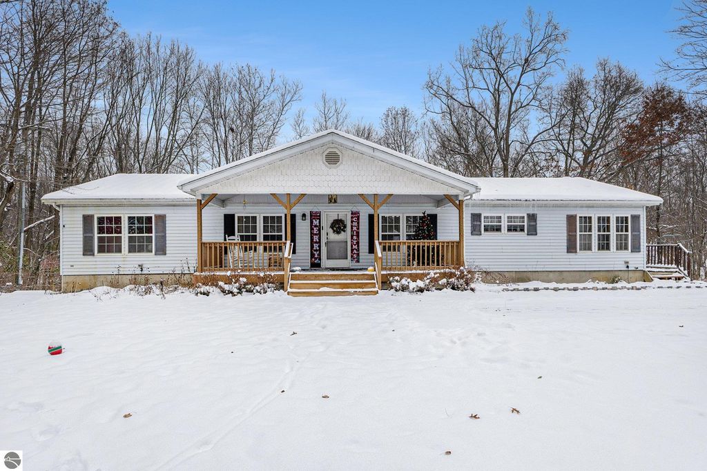 Image 1 of property listing at 11401/11425 Hibner Road, Hartland, MI 48353