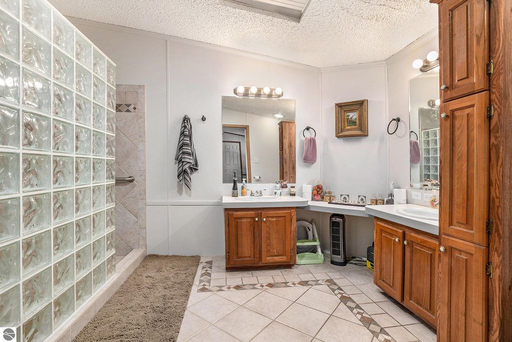 Image 11 of property listing at 11401/11425 Hibner Road, Hartland, MI 48353