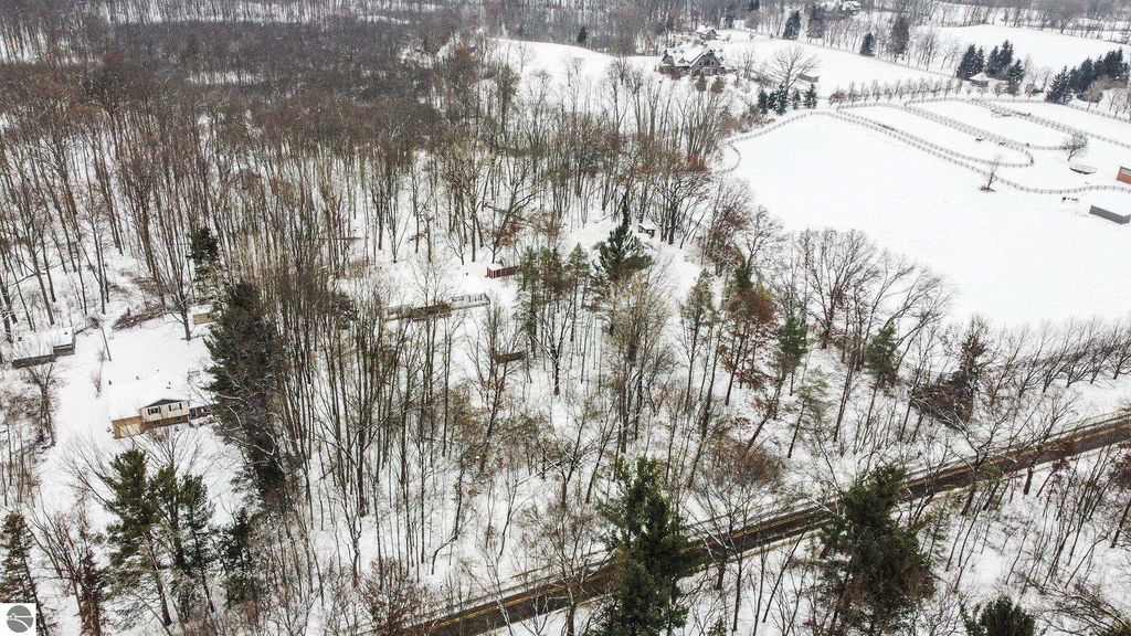 Image 29 of property listing at 11401/11425 Hibner Road, Hartland, MI 48353