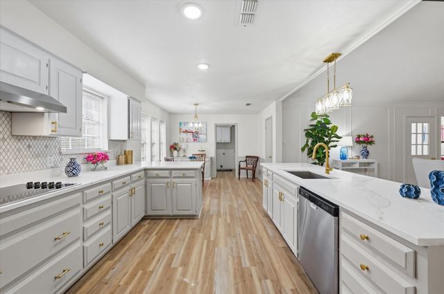 5808 Ridge Drive, Arlington, TX 76016