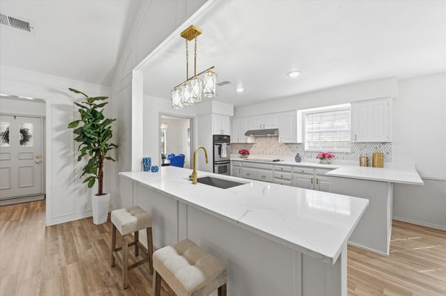 5808 Ridge Drive, Arlington, TX 76016