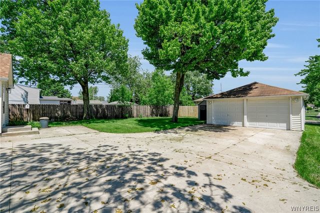 799 Beach Road, Cheektowaga, NY 14225