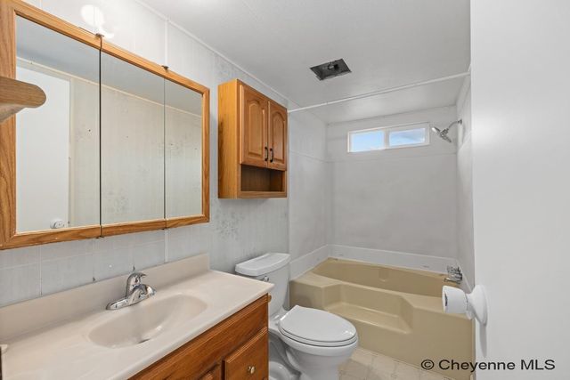 402 WILLIAMS ST, Cheyenne, WY 82007