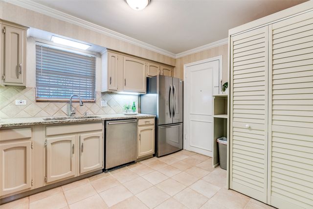 6070 Averill Way A, Dallas, TX 75225