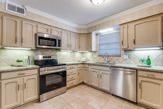 6070 Averill Way A, Dallas, TX 75225