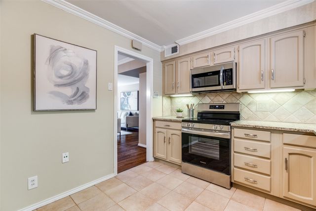 6070 Averill Way A, Dallas, TX 75225