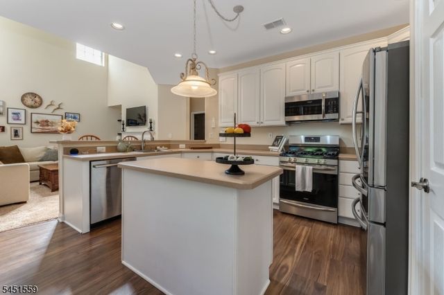46 Saxton Dr, Hackettstown Town, NJ 07840