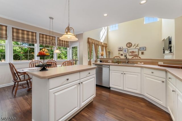 46 Saxton Dr, Hackettstown Town, NJ 07840