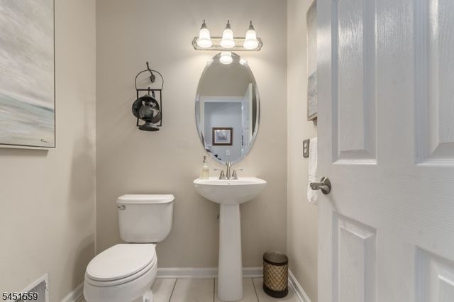 46 Saxton Dr, Hackettstown Town, NJ 07840