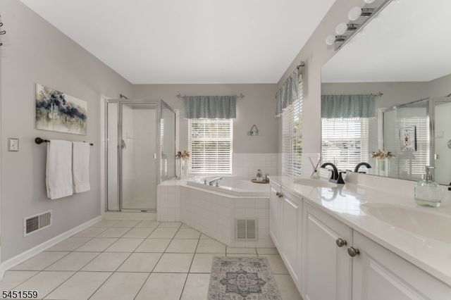46 Saxton Dr, Hackettstown Town, NJ 07840