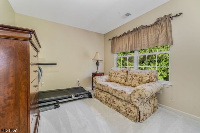 46 Saxton Dr, Hackettstown Town, NJ 07840
