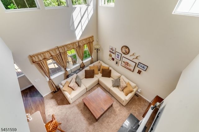 46 Saxton Dr, Hackettstown Town, NJ 07840