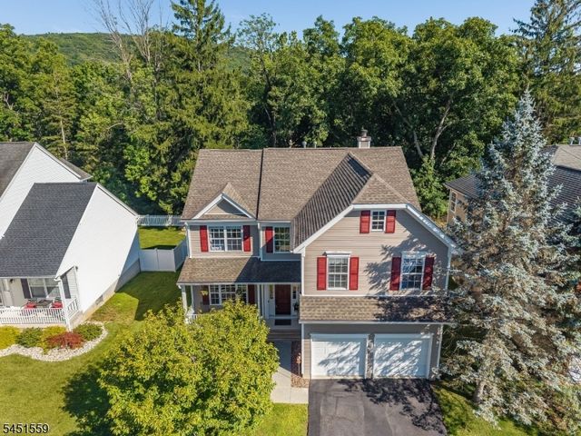 46 Saxton Dr, Hackettstown Town, NJ 07840