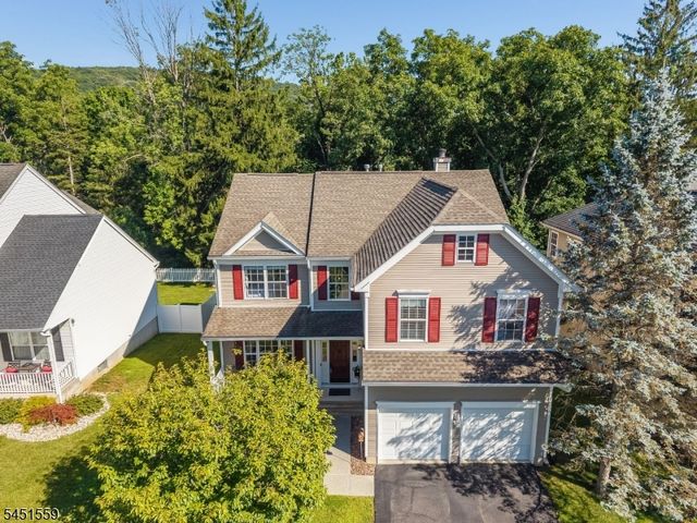 46 Saxton Dr, Hackettstown Town, NJ 07840