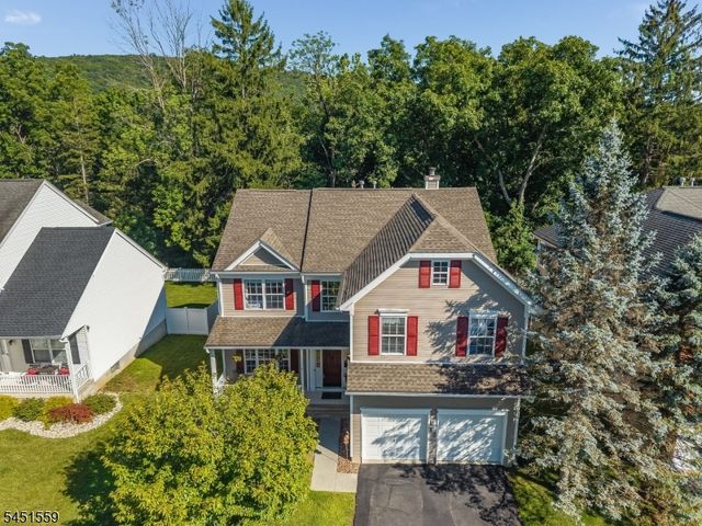 46 Saxton Dr, Hackettstown Town, NJ 07840