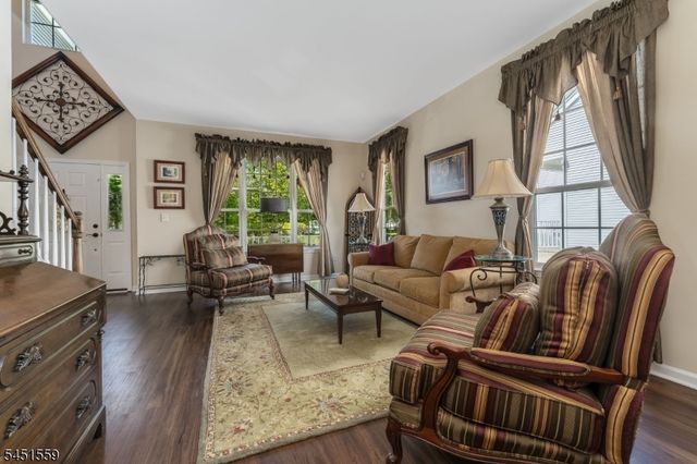 46 Saxton Dr, Hackettstown Town, NJ 07840