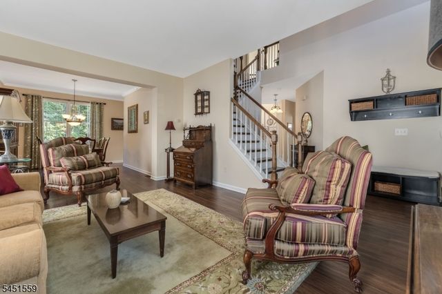46 Saxton Dr, Hackettstown Town, NJ 07840