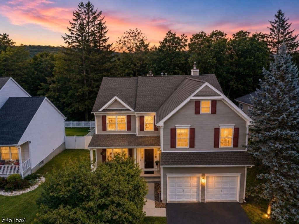 46 Saxton Dr, Hackettstown Town, NJ 07840