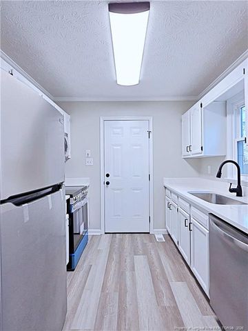 532 Crooked Creek Court, Fayetteville, NC 28301