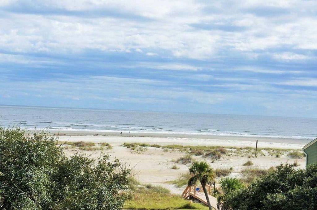 Image 1 of property listing at 305 Shipwatch-A (1/13th Share#1), Isle Of Palms, SC 29451