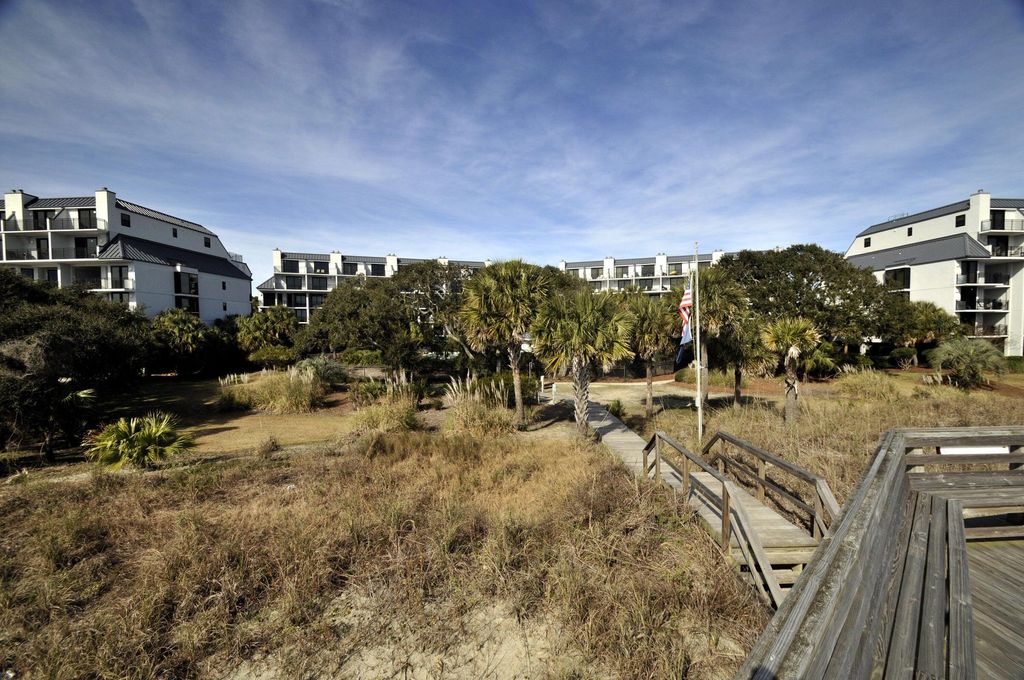 Image 17 of property listing at 305 Shipwatch-A (1/13th Share#1), Isle Of Palms, SC 29451
