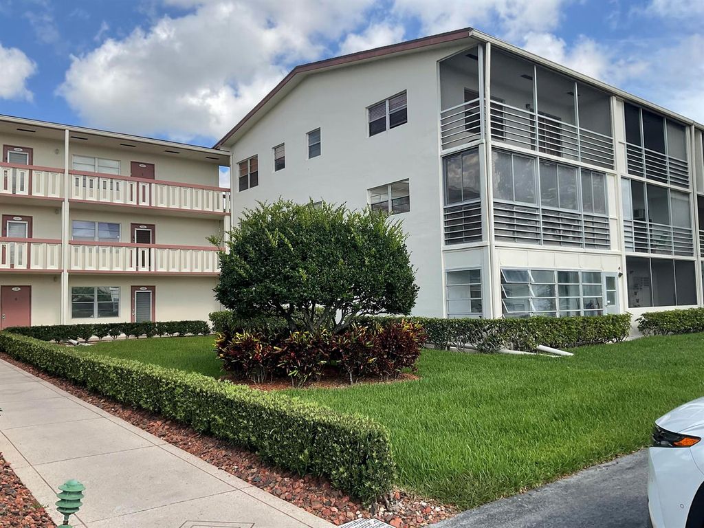 189 E Preston Way, Boca Raton, FL 33434