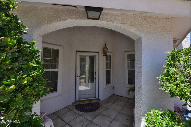 7433 EMMETT LARKIN Place, El Paso, TX 79904