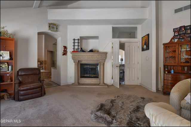 7433 EMMETT LARKIN Place, El Paso, TX 79904