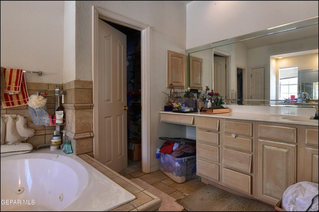 7433 EMMETT LARKIN Place, El Paso, TX 79904