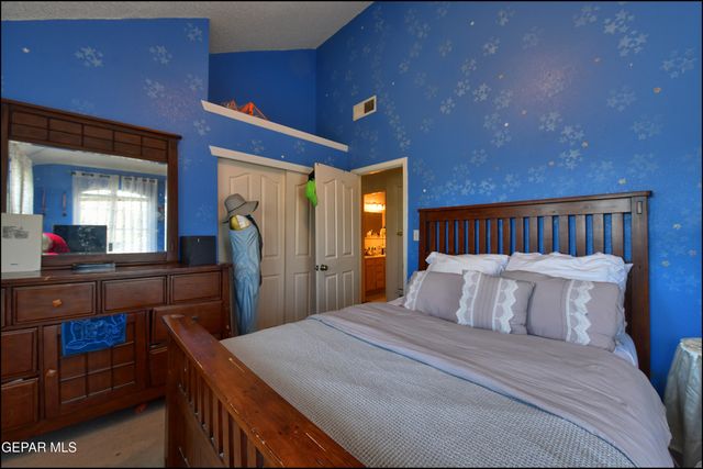 7433 EMMETT LARKIN Place, El Paso, TX 79904