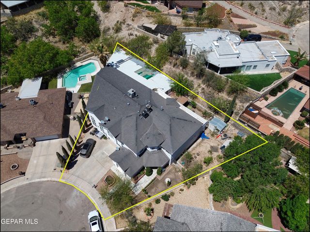 7433 EMMETT LARKIN Place, El Paso, TX 79904