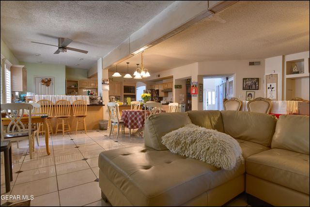 7433 EMMETT LARKIN Place, El Paso, TX 79904