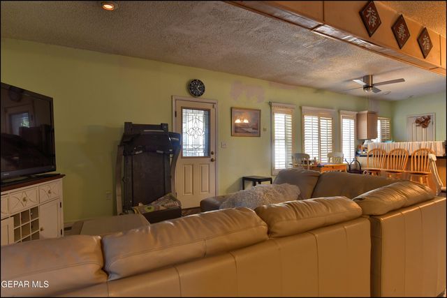 7433 EMMETT LARKIN Place, El Paso, TX 79904