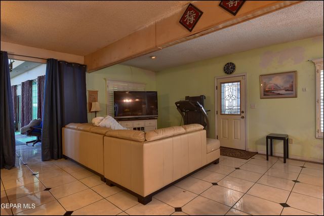 7433 EMMETT LARKIN Place, El Paso, TX 79904