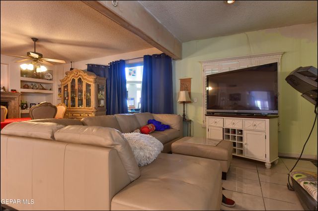 7433 EMMETT LARKIN Place, El Paso, TX 79904