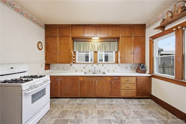 32 Wellington Avenue, Tonawanda, NY 14223