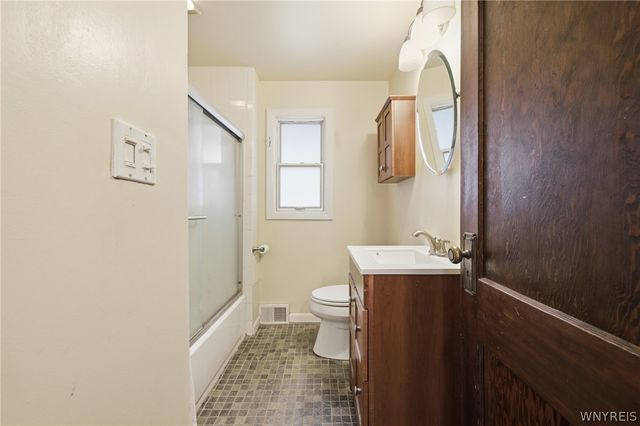 32 Wellington Avenue, Tonawanda, NY 14223