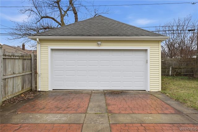 32 Wellington Avenue, Tonawanda, NY 14223