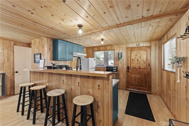 317 Moreno, Sugarloaf, CA 92386