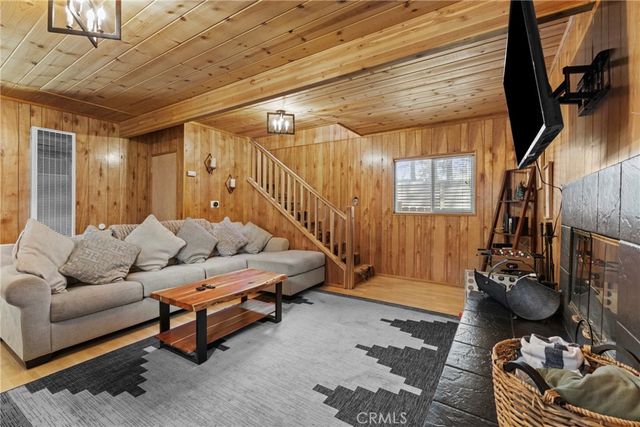 317 Moreno, Sugarloaf, CA 92386