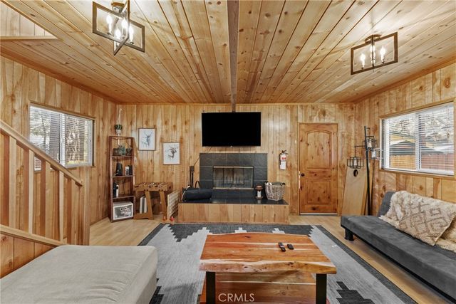 317 Moreno, Sugarloaf, CA 92386