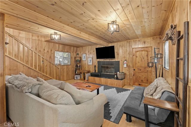 317 Moreno, Sugarloaf, CA 92386